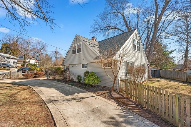 Building Photo - 4 Bed 2 Bath - Twinbrook Cape Cod - Move In Ready