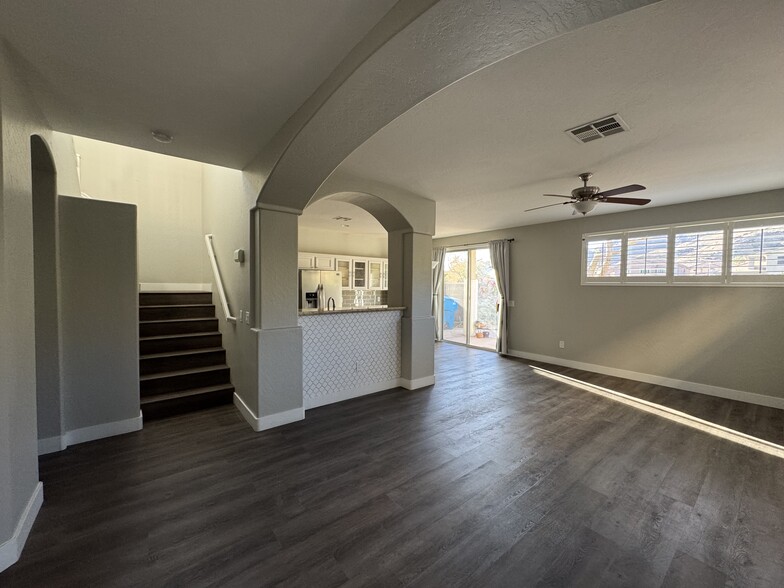 Main Entry View at Great Room - 524 W Mountain Sage Dr