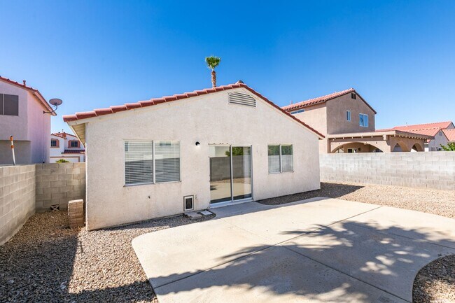 Building Photo - Stunning 3 bedroom, 2 bathroom house located in Silverado Ranch.