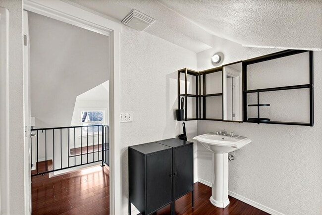 Building Photo - Modern 4-Story Townhouse in Tacoma’s Histo...