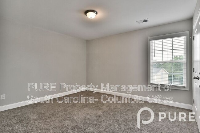 Building Photo - 1074 Acacia Ln