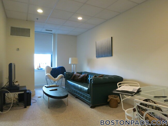 Building Photo - 62 Boylston St