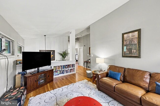 Building Photo - 6306 Beachway Dr