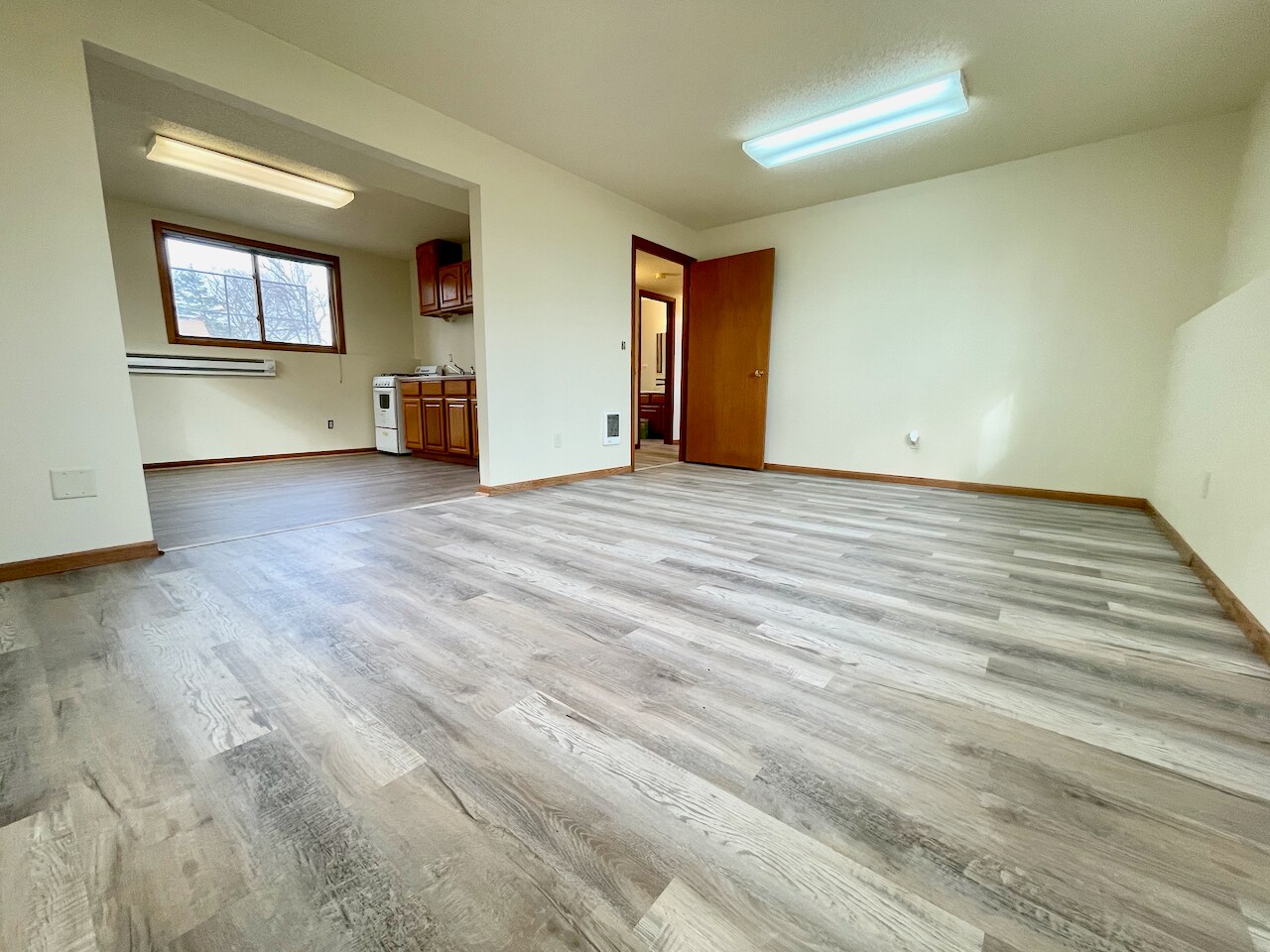 Building Photo - 902 W Lincoln Ave #2