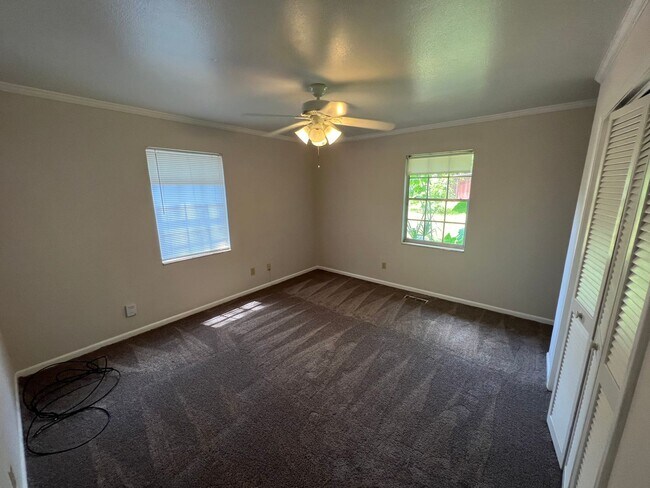 Building Photo - 1910 Rhonda Dr