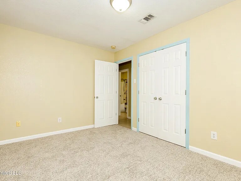 Building Photo - 5117 Potomac Dr