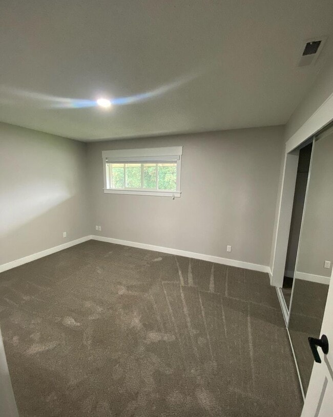 Building Photo - 20/22 Poplar Ave.