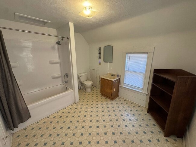 Building Photo - 1722 1st Ave S