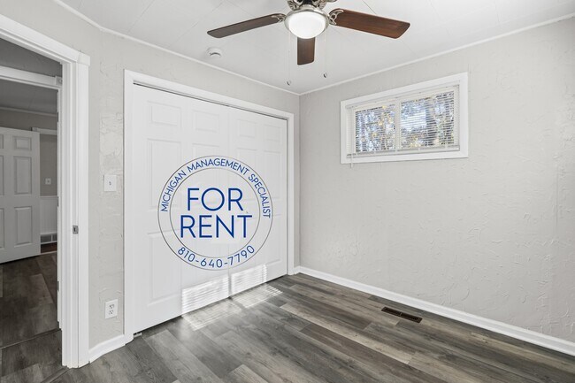 Building Photo - 2429 Lincoln Manor Dr