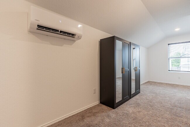 Building Photo - 7125 Elm Cv