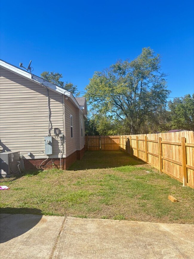 Building Photo - Charming 3BR House in Birmingham