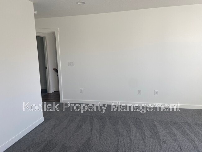 Building Photo - 1439 W Stable St