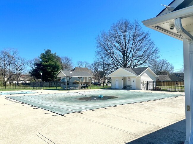 Building Photo - Renovated 3 Bedroom 2 Bath in Hendersonvil...
