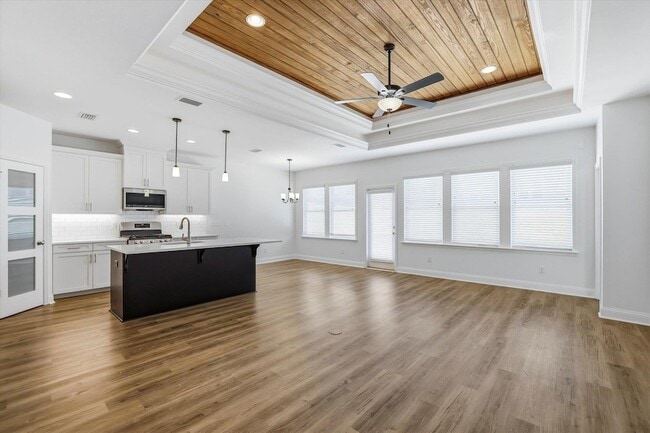 Building Photo - 201 Ursaline St