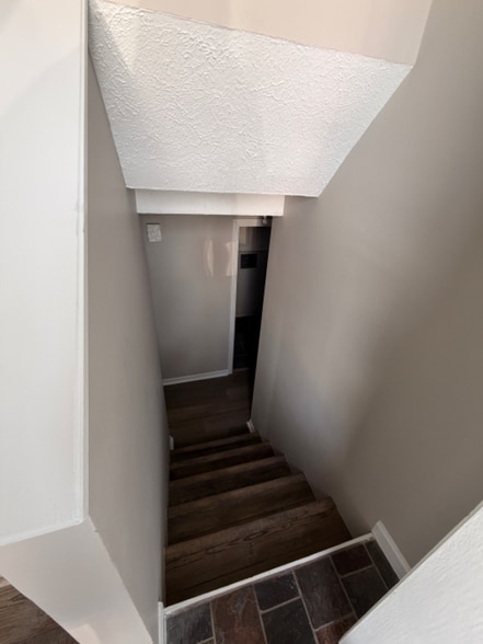 Building Photo - 221 E Glenmore Dr