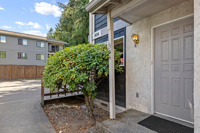 Building Photo - 1414 NE 151st St