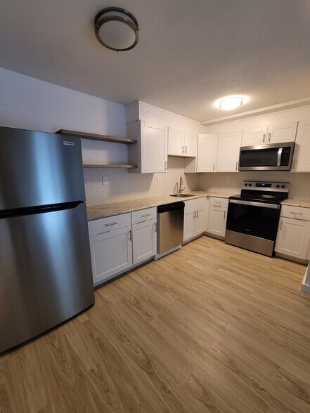 Building Photo - 17 Stony Brook Dr