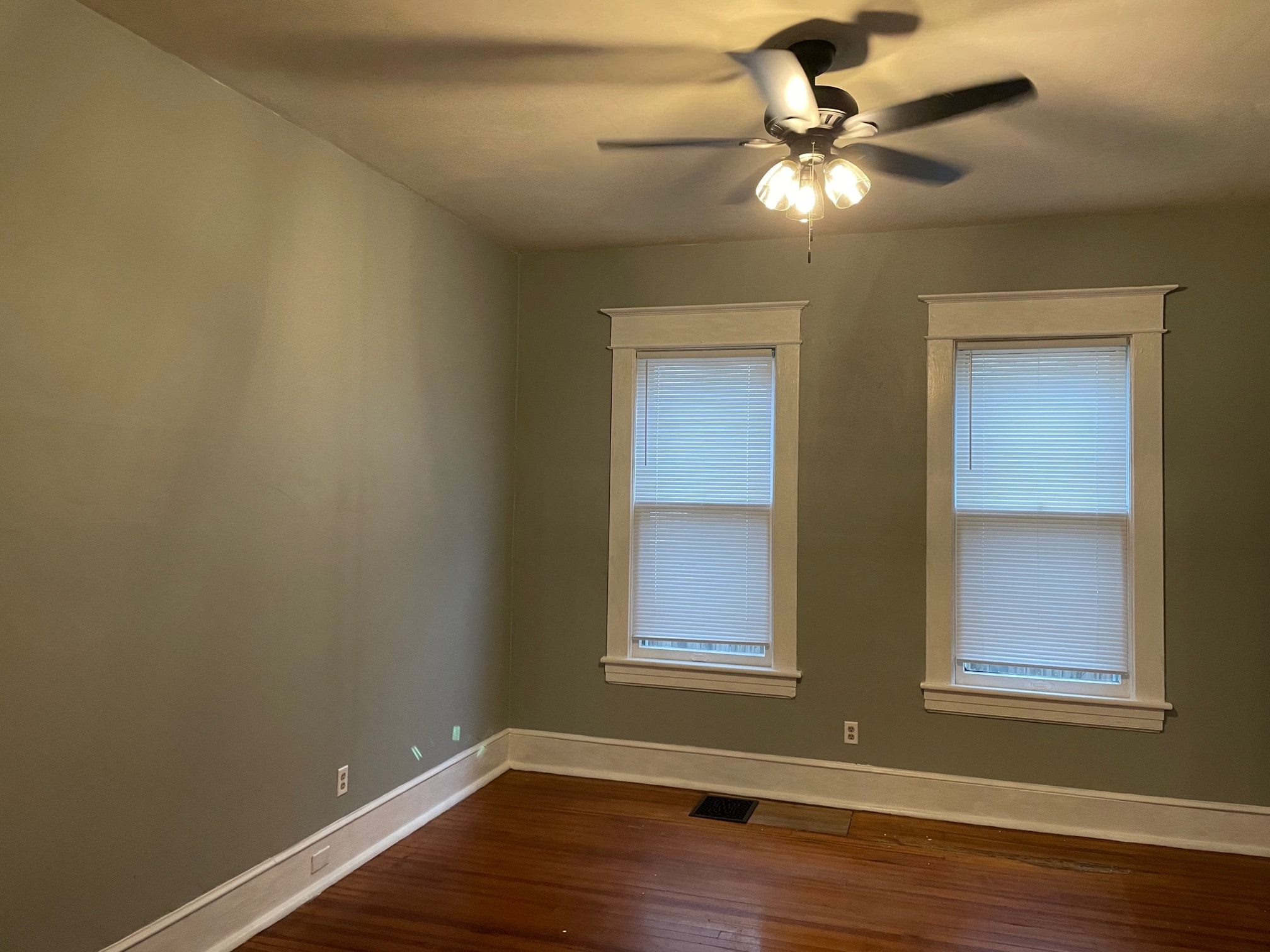 Building Photo - 422 Woods Ave SW