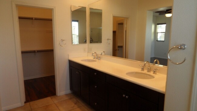 Building Photo - 3BR 2.5 BA 2 Story Home with 2 Car Garage