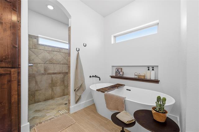 Building Photo - 570 S Point Ct