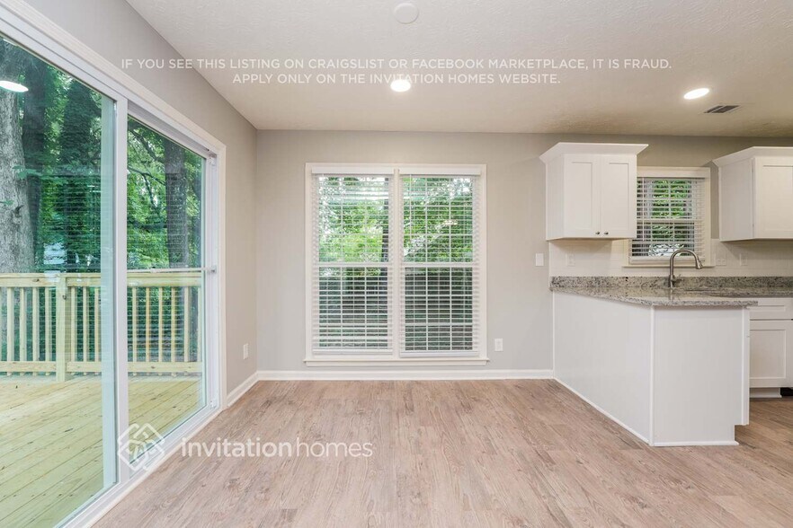 Building Photo - 2215 Valley Wood Dr