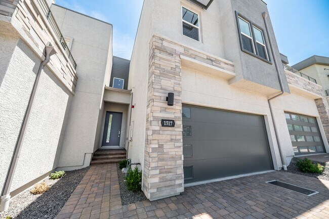 Building Photo - Immaculate New Build Just Steps from Laker...