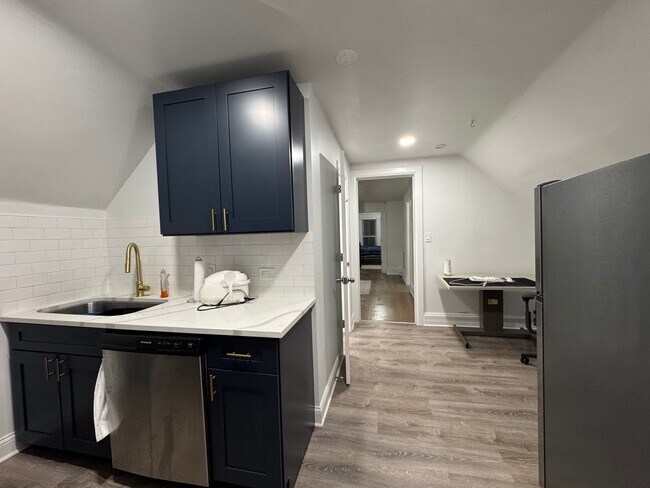 Building Photo - AM-Clifton LLC