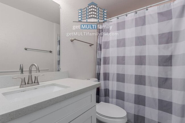Building Photo - 515 W Pebble Beach Dr
