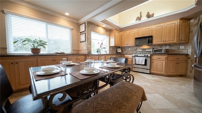 Building Photo - 2685 Placerville Ct