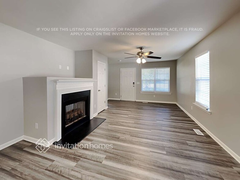 Building Photo - 1105 Kavkaz St