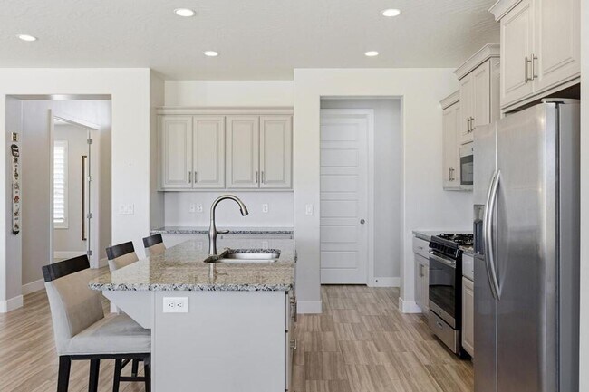 Building Photo - Brio Beauty! 3 Bedroom Home with View and RV Parking!