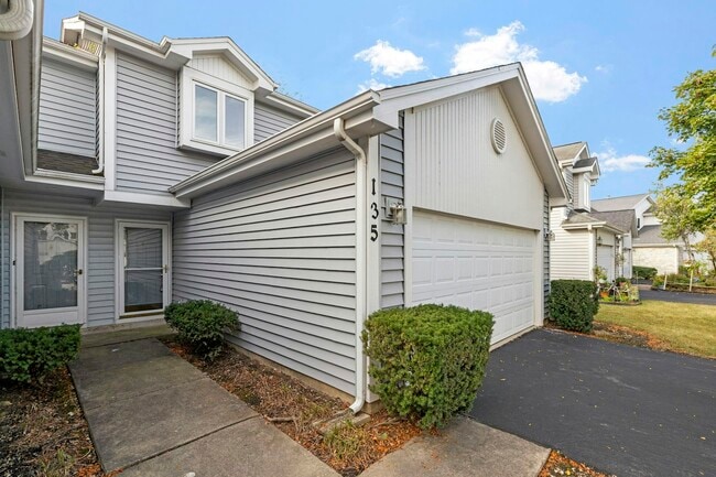 Building Photo - 135 Hampton Ave