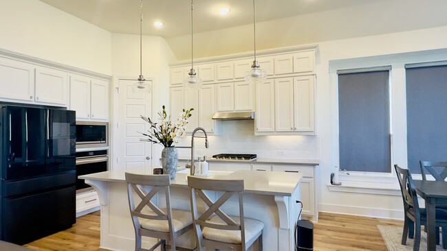 Building Photo - 1622 Holmwood Dr