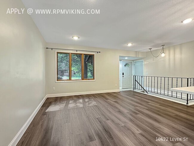 Building Photo - 3br 2ba 1cg ~ Security Deposit Free Altern...