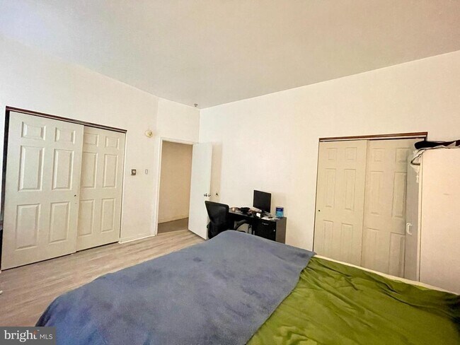 Building Photo - 1530 Mt Vernon St
