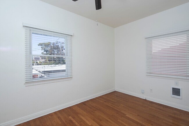 Building Photo - 2 WEEKS FREE!!! Rare 1 Bedroom in a Fantas...