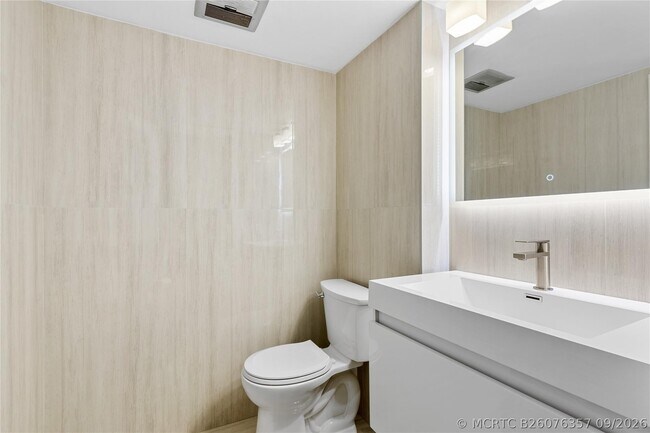 Building Photo - 3850 Galt Ocean Dr