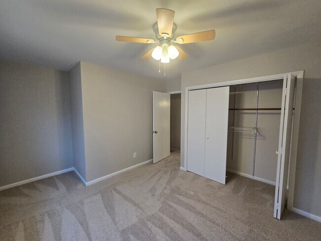 Building Photo - Stylishly Renovated End-Unit Townhome with Easy Raleigh Access