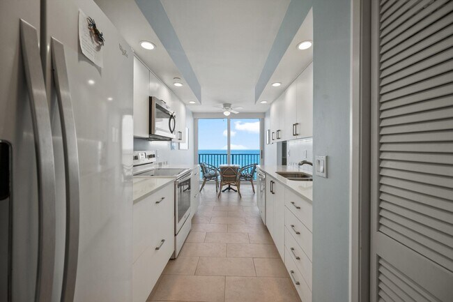 Building Photo - 3360 S Ocean Blvd