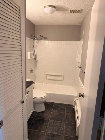 Building Photo - 35 Andrew St