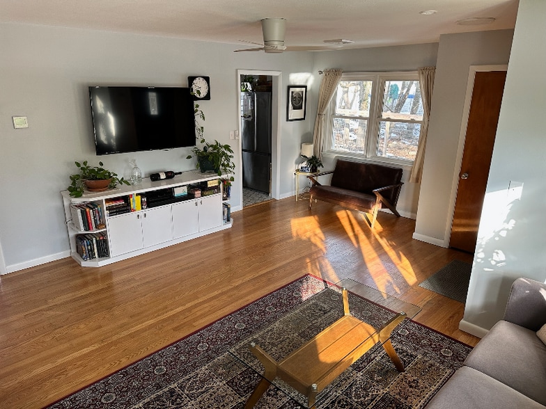 Building Photo - 4 Maplewood Dr