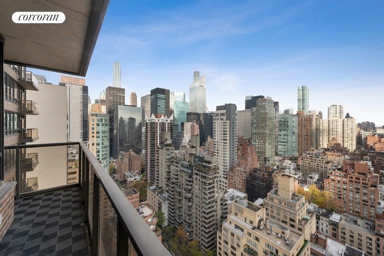 Building Photo - 100 United Nations Plaza