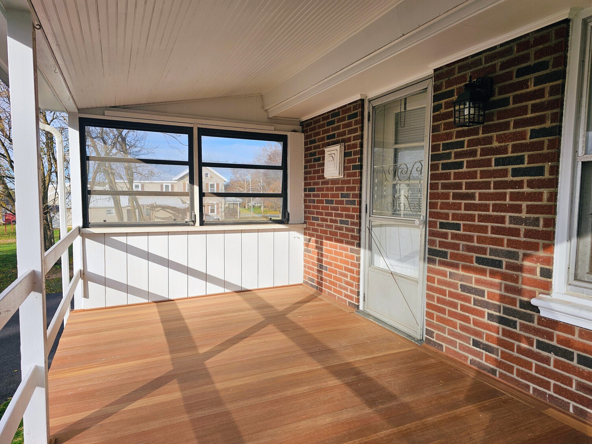 Building Photo - 292 W Main St