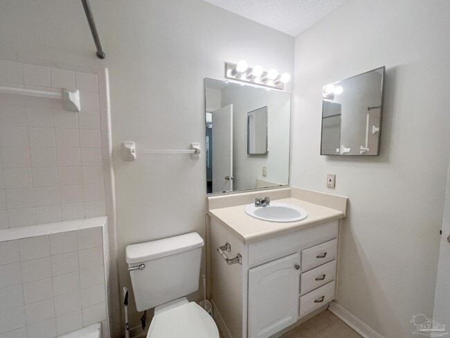 Building Photo - 4456 Bellview Ave