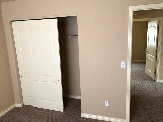 Building Photo - RANCH-STYLE 3BD DUPLEX FEATURING ONE-LEVEL LIVING IN FALCON! - Security Deposit Waiver Available