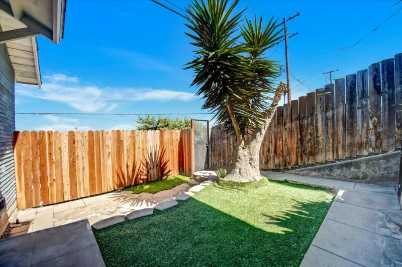Building Photo - 3550 Rosecrans St