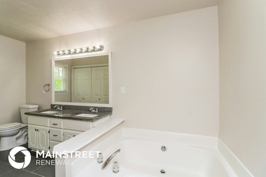 Building Photo - 400 Lake Swan Ct