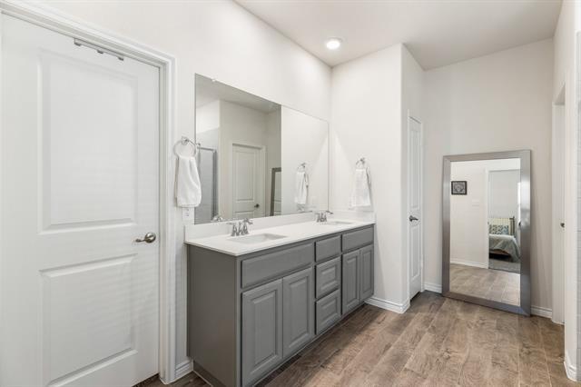 Building Photo - 4122 Ellinger Dr