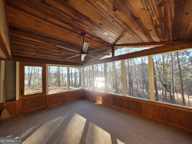 Building Photo - 2832 N Holcomb Dr