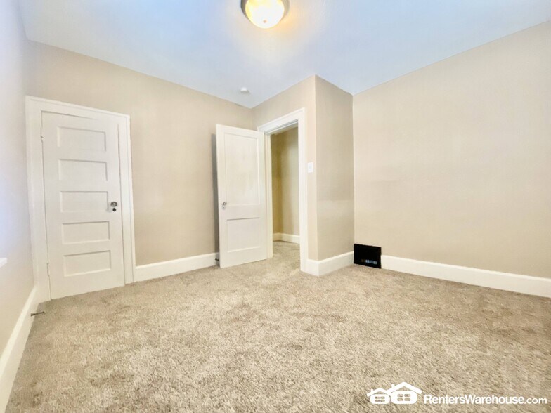 Building Photo - 2415 44th St